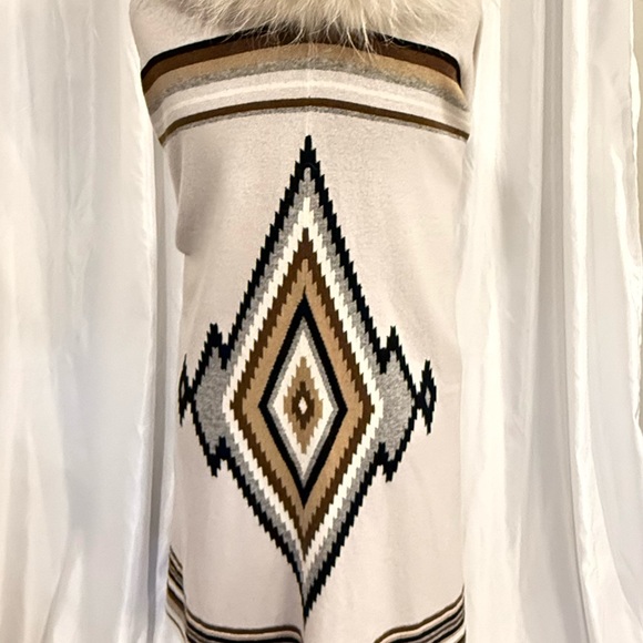 Double D Ranch poncho / faux fur vest - Picture 3 of 3